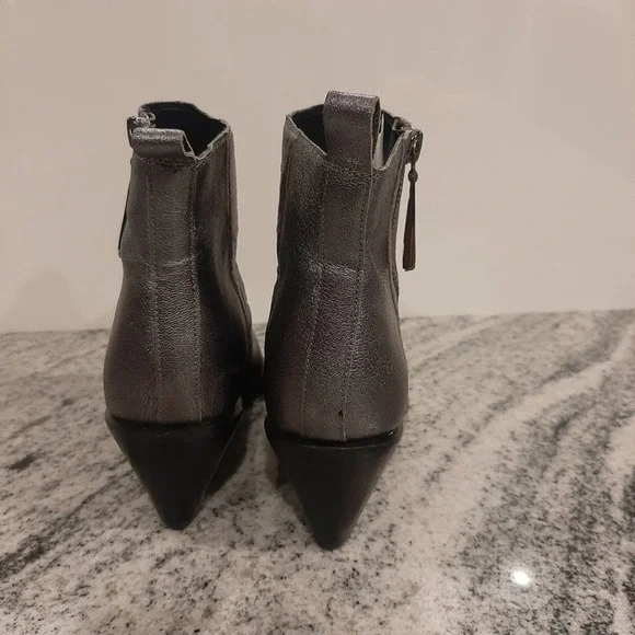GUESS "TALZA" Pewter Metallic Leather Booties SIZE 7.5M - Picture 6 of 12